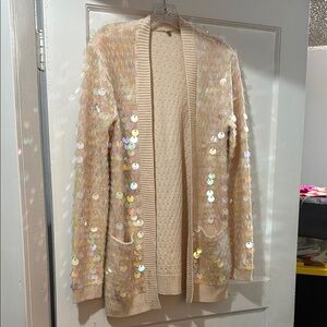 Cream Knit Cardigan with V-Neck and Textured Pattern